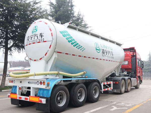 “小白罐”喜迎新搭檔，六大優(yōu)勢(shì)帶你揭秘專用牽引車