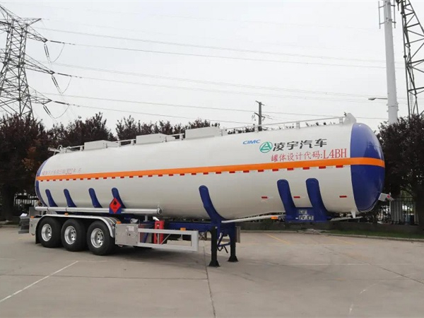 中集凌宇新款鋁合金易燃液體運(yùn)輸車來了！